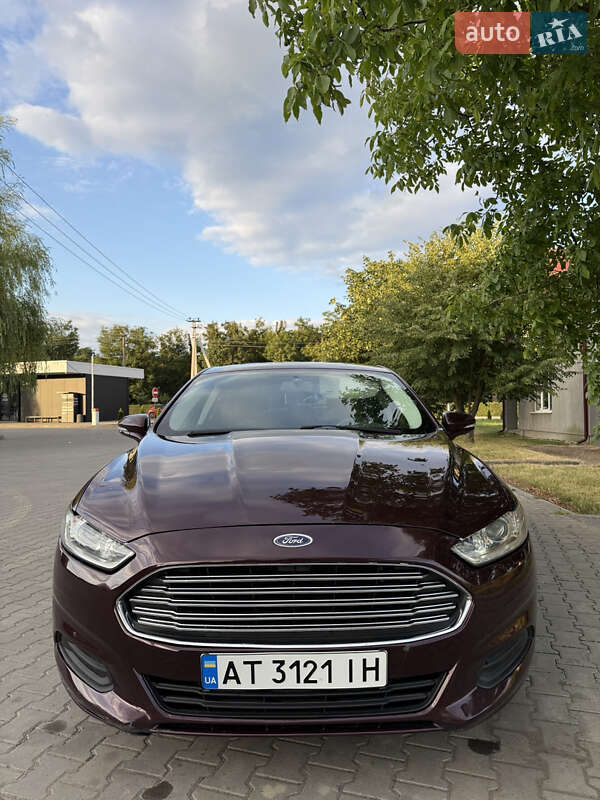 Седан Ford Fusion 2013 в Снятині