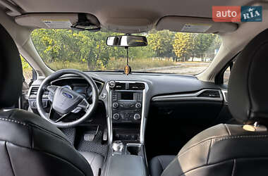Седан Ford Fusion 2016 в 