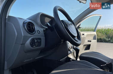 Хэтчбек Ford Fusion 2005 в 