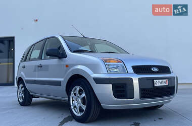 Хэтчбек Ford Fusion 2010 в 