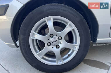Хэтчбек Ford Fusion 2010 в 