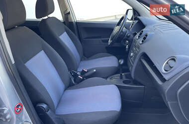 Хэтчбек Ford Fusion 2010 в 