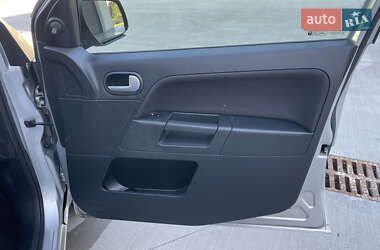 Хэтчбек Ford Fusion 2010 в 