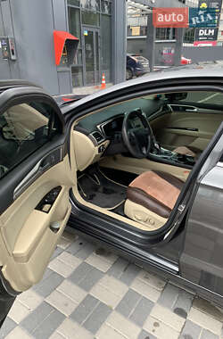 Седан Ford Fusion 2016 в 