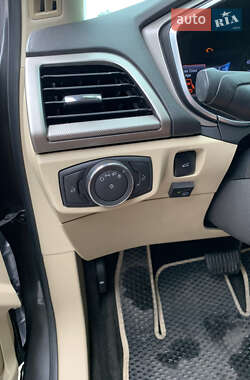 Седан Ford Fusion 2016 в 