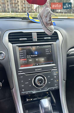 Седан Ford Fusion 2013 в 