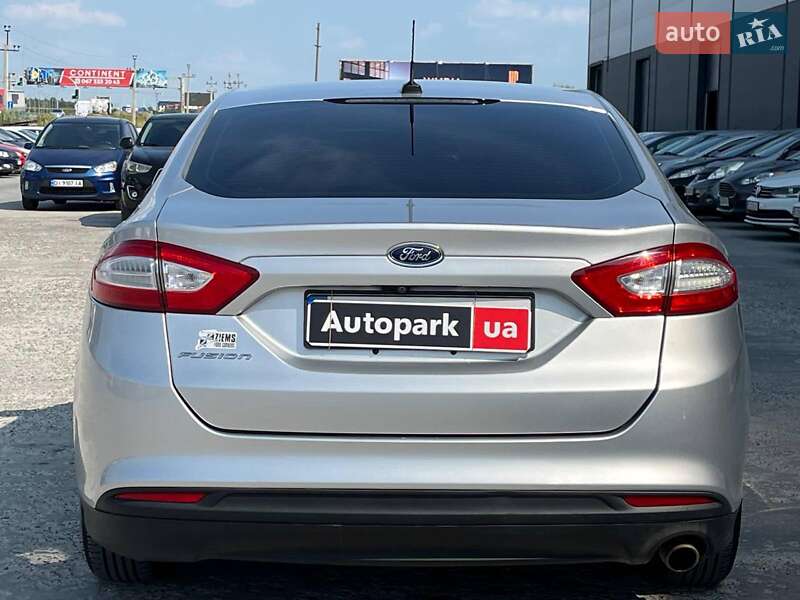Седан Ford Fusion 2016 в Львове
