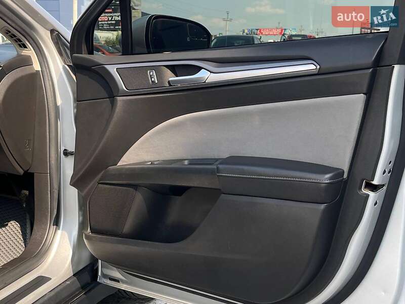 Седан Ford Fusion 2016 в Львове