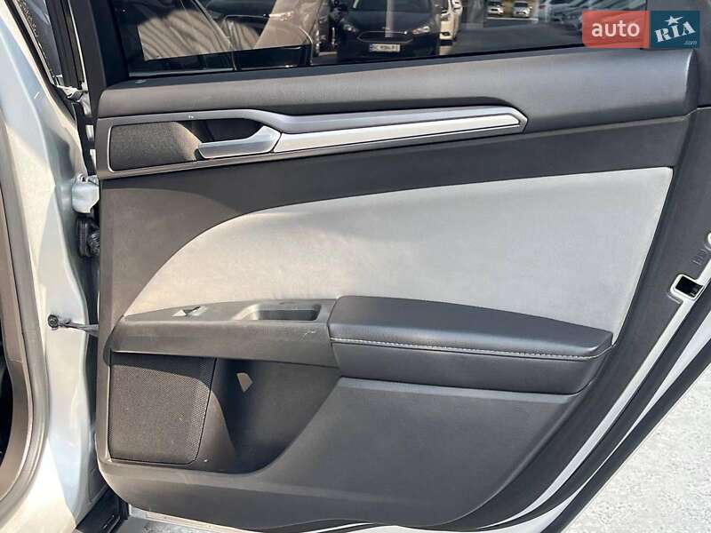 Седан Ford Fusion 2016 в Львове