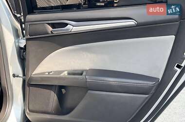 Седан Ford Fusion 2016 в 