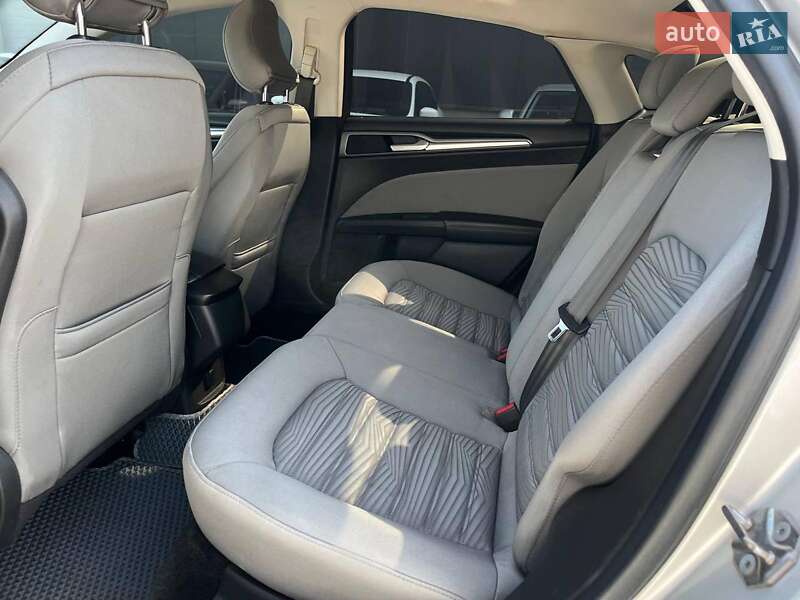 Седан Ford Fusion 2016 в Львове