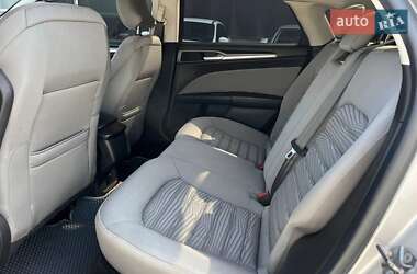 Седан Ford Fusion 2016 в 