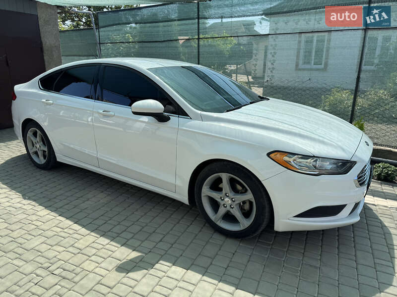 Седан Ford Fusion 2016 в 