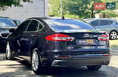 Седан Ford Fusion 2019 в 