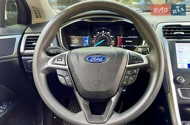 Седан Ford Fusion 2019 в 