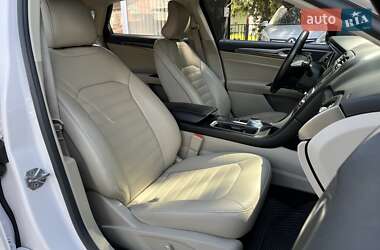 Седан Ford Fusion 2016 в 