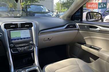 Седан Ford Fusion 2016 в 
