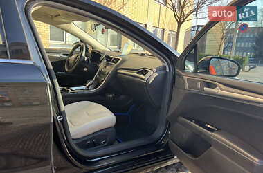 Седан Ford Fusion 2013 в 