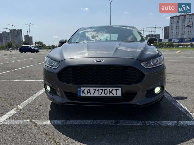 Седан Ford Fusion 2016 в 
