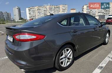 Седан Ford Fusion 2016 в 