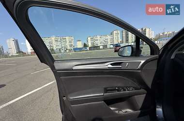Седан Ford Fusion 2016 в 