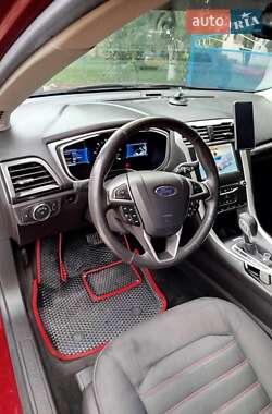 Седан Ford Fusion 2013 в 