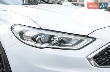 Седан Ford Fusion 2017 в 