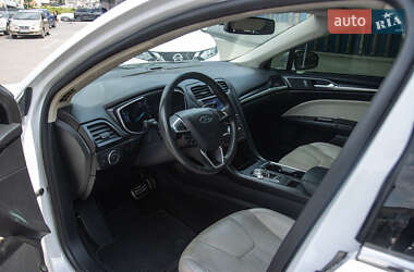 Седан Ford Fusion 2017 в 