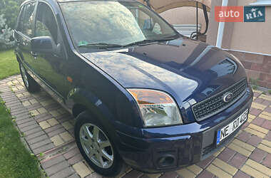 Хэтчбек Ford Fusion 2010 в 