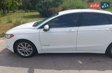 Седан Ford Fusion 2017 в 