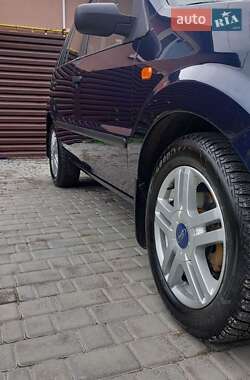 Хэтчбек Ford Fusion 2004 в 