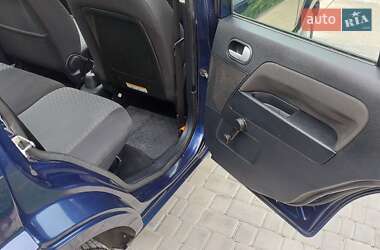 Хэтчбек Ford Fusion 2004 в 