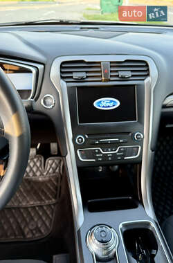 Седан Ford Fusion 2017 в 