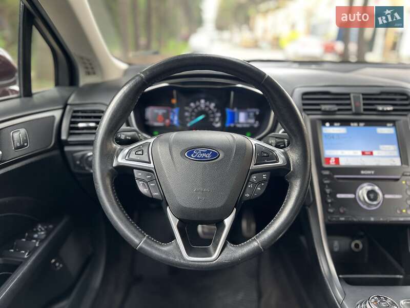 Седан Ford Fusion 2016 в Львове