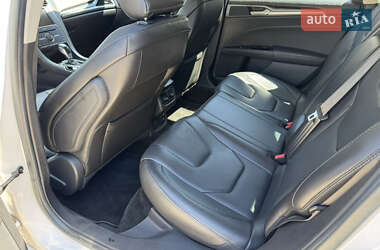 Седан Ford Fusion 2015 в 