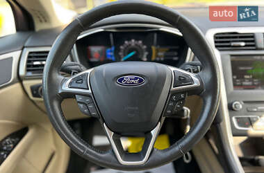 Седан Ford Fusion 2016 в 