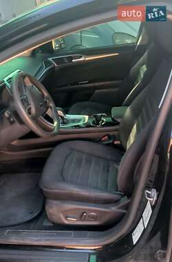 Седан Ford Fusion 2015 в 