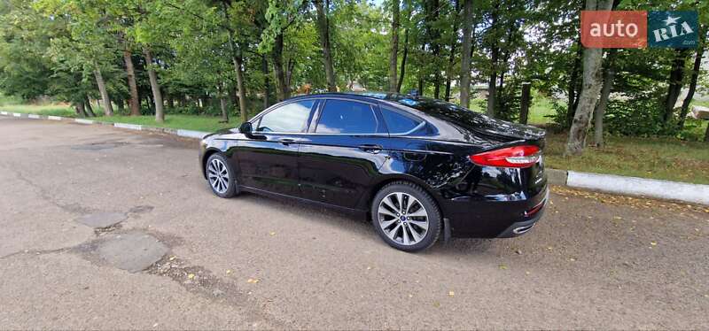 Седан Ford Fusion 2020 в Стрию