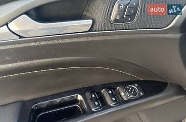 Седан Ford Fusion 2015 в 