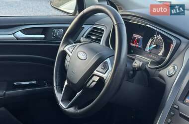 Седан Ford Fusion 2015 в 
