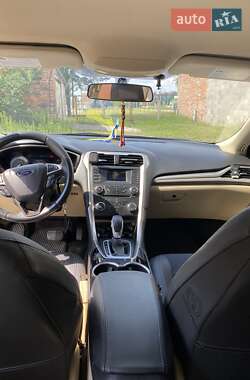 Седан Ford Fusion 2015 в 