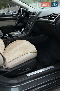 Седан Ford Fusion 2014 в 