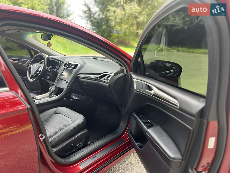 Седан Ford Fusion 2014 в Львове
