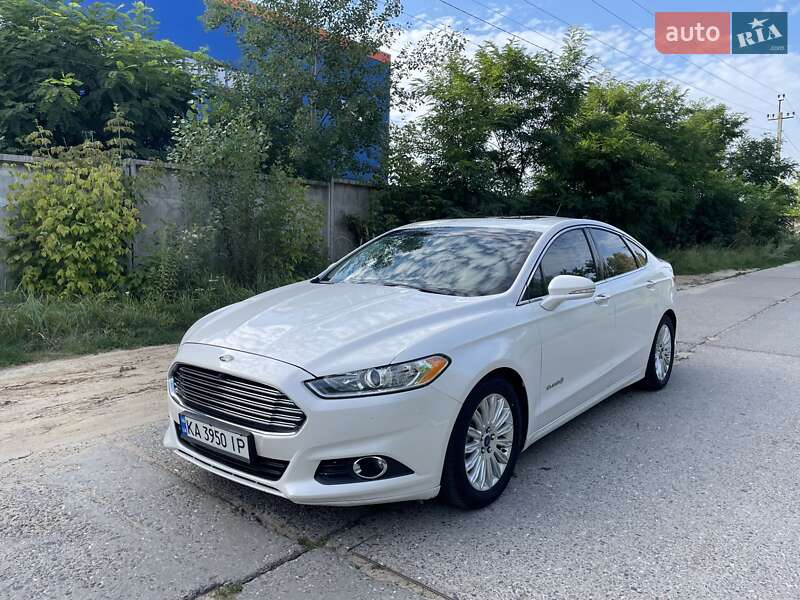 Седан Ford Fusion 2015 в 