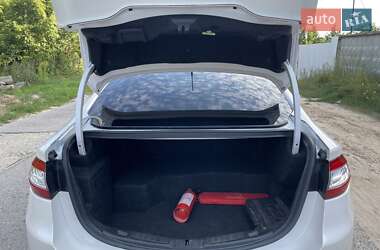 Седан Ford Fusion 2015 в 