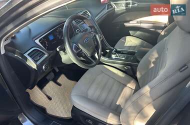 Седан Ford Fusion 2017 в 