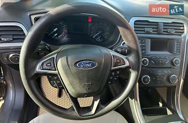 Седан Ford Fusion 2017 в 