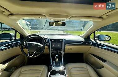 Седан Ford Fusion 2016 в 
