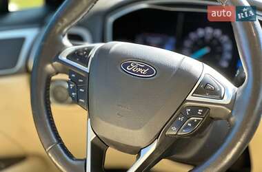 Седан Ford Fusion 2016 в 