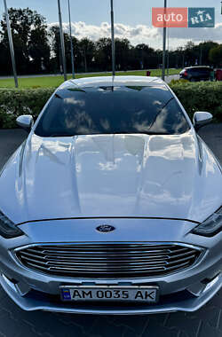 Седан Ford Fusion 2016 в 